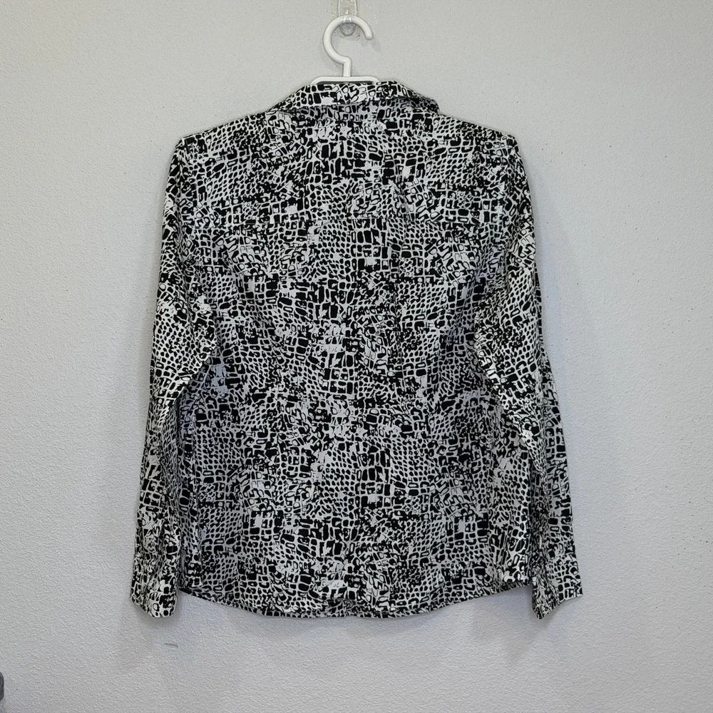 Chico's No Iron Top Womens Size 2 Large Black Print Long Sleeve Button Front - Picture 5 of 7